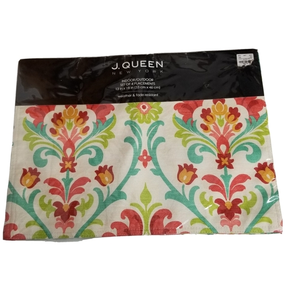 J QUEEN INDOOR OUTDOOR FLORAL PLACEMATS Set/4 - Picture 1 of 4